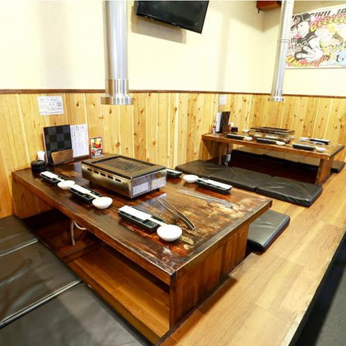 【最大12名までOK♪掘りごたつ6名様×2】スタッフ全員で作り出す居心地の良さが、初めてのお客様にもとても好評！口コミでも店主や店長の人柄の良さについて沢山書かれています♪厳選黒毛和牛が安くて美味しいので、親しい友人や家族など大切な人と行きつけにしたいお店です！