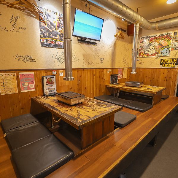 【6名×2卓・最大12名までの掘りごたつ。親しい友人や家族と行きたい♪厳選黒毛和牛がコスパ良し！居心地抜群のお店】天六で人気の焼肉屋さん。口コミでも評判の理由は、黒毛和牛が安くて美味しいことはもちろん、スタッフ総出で作り出す居心地の良さ。そして安くて旨いお肉に、ついついリピートしてしまうお店です♪