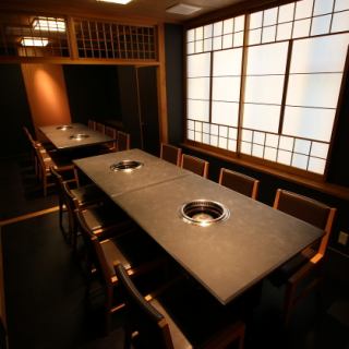 Even large groups can feel at ease with our fully private tatami-style rooms that can accommodate 12 to 16 people.It is ideal for entertaining guests, as well as celebrations and various gatherings.