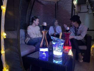 It is a sofa seat in a dome-shaped tent that is recommended for groups!It can be used by 4 to 5 people! If you open the champagne here, the best party will surely start !!