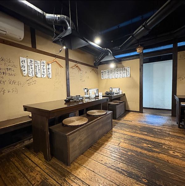 With tables for four available, it's perfect for girls' nights out! The relaxed atmosphere makes conversation flow easily, making it ideal for gatherings with friends or small get-togethers.