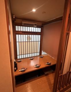 落ち着いた雰囲気の完全個室6名様　x 5 【 喫煙可能】