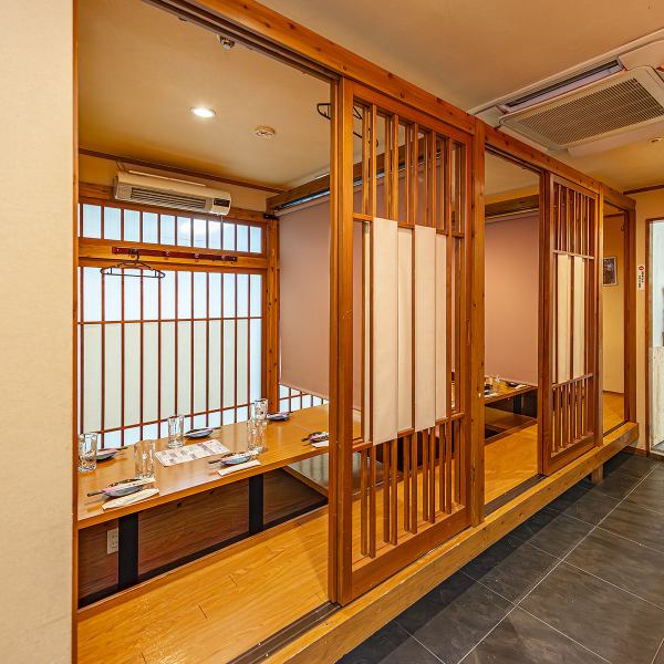 【◆個室完備】当店は全席完全個室で、プライベート感たっぷり。掘りごたつ席もあり、ゆったり足を伸ばして寛げます。2名から最大40名まで対応可能なので、デートや友人同士の飲み会、会社の宴会など幅広いシーンにぴったり◎周囲を気にせずリラックスできる空間で、特別な時間をお過ごしください♪