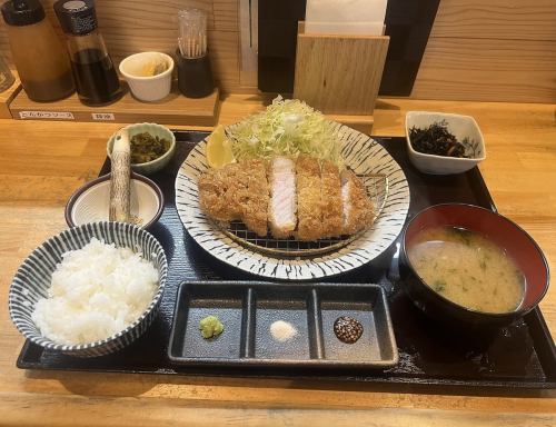 上ロースカツ定食