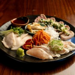 【鳥刺し】　新鮮な大山鶏の旨み広がる極上鳥刺し