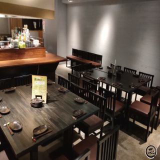 This is an adult's hideaway izakaya tucked away in an alleyway, located at the south exit of Tachikawa. [Only in February, the entrance floor can be reserved exclusively for groups of 18 or more on weekdays] [We also have fully private rooms with sunken kotatsu tables for up to 35 people]. For welcoming and farewell parties, company banquets, business entertainment, girls' nights, off-site get-togethers, company parties, drinking parties with alcohol lovers, or just chatting with someone special, Shin is the place to go for large private banquets in Tachikawa! We can reserve the entire restaurant for up to 60 people.