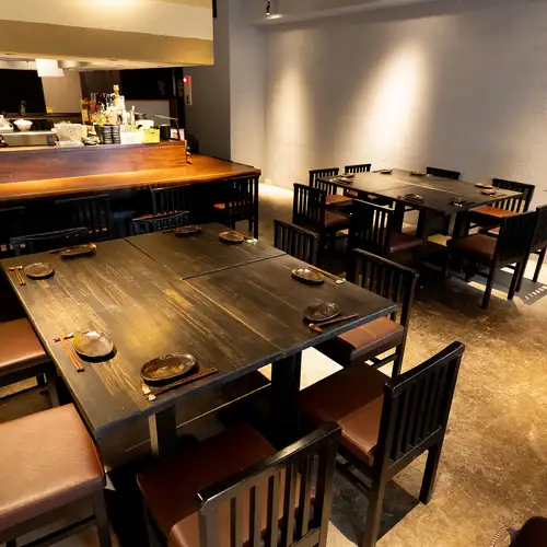 路地に入った立川南口の大人の隠れ家居酒屋です【16名様~入口フロア貸切可能】【最大30名掘りごたつ完全個室完備】 歓送迎会、会社宴会、接待、女子会、オフ会、酒好きの方との飲み会、大切な人との語らいなど、立川宴会は芯で決まり。店舗貸切は最大60名まで承ります。