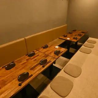 [Adjustable Table] A table seating area that can accommodate up to 14 people, with a layout that can be changed to suit the number of people.It's perfect for small to medium-sized company parties.Located just a 3-minute walk from Tachikawa South Exit, this location is ideal for a variety of company banquets.