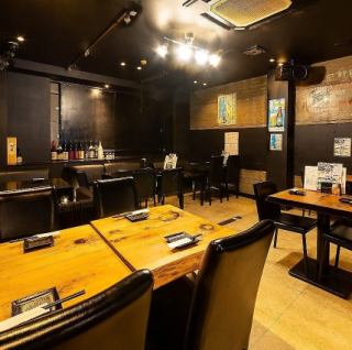【店舗貸切:30～60名様】カラオケ＆ダーツ完備◎天神・大名でパーティーするなら10Cへ　貸切は30名～最大60名まで承っております。深夜5時まで営業していますので、一次会としても二次会としてもご利用いただけます。ぜひ天神・大名近辺で貸切パーティーを開くなら10Cへ！まずはお電話で問い合わせください。