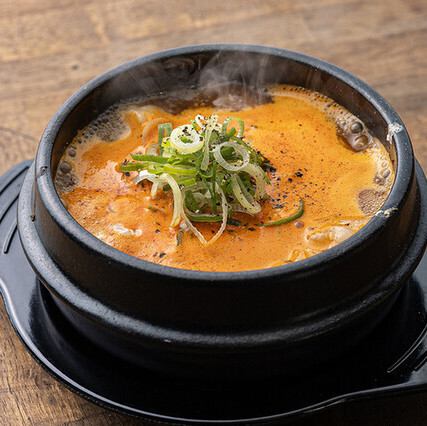 旨味が凝縮した心とお腹を満たす本格スンドゥブ