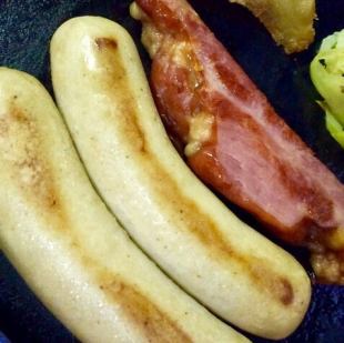 Curly wurst and thick-sliced bacon