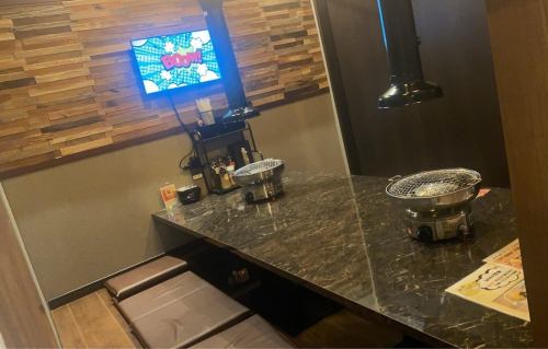 【烤肉】我们有下沉式暖桌座位，可容纳最多 25 人！