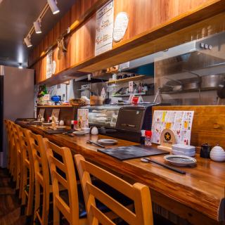 《お1人様でも気兼ねなくご利用いただけるカウンター席です◎》