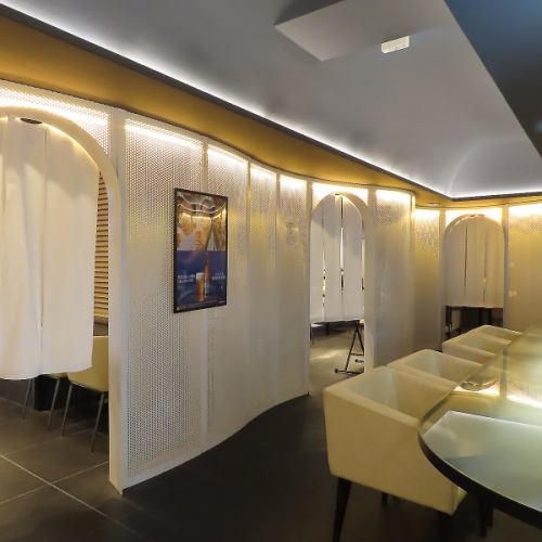 仕切りのある半個室あり◎