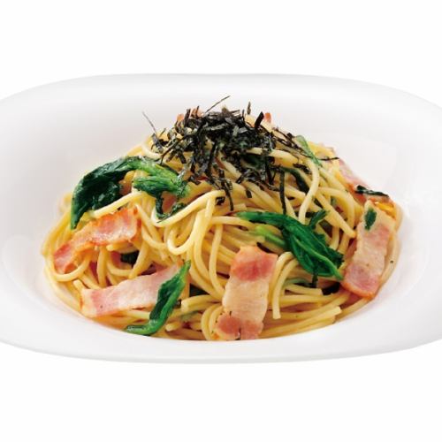 Japanese-style pasta with spinach and bacon