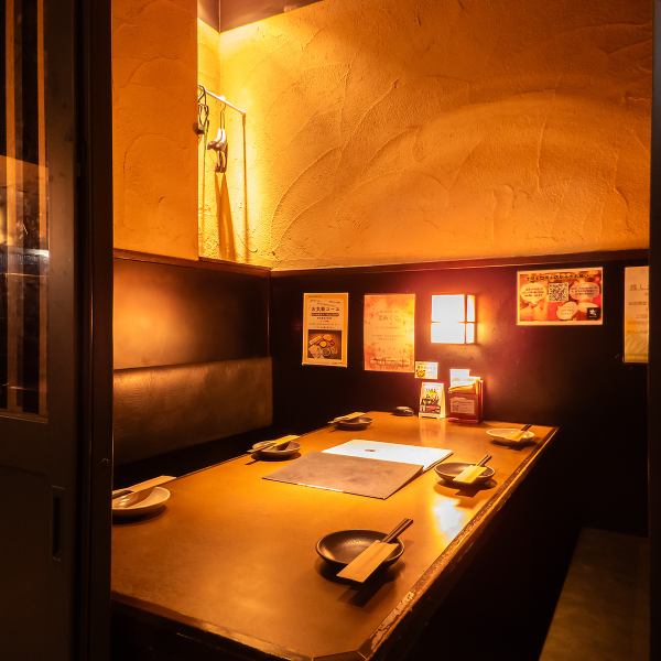 カップルでもどうぞ♪デートにもぴったりの2名席もご用意。