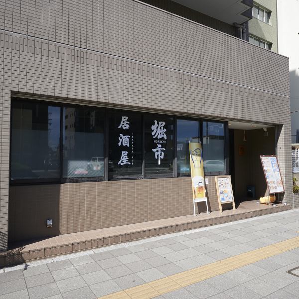 【京都市営地下鉄烏丸線五条(京都市営)駅2出口より徒歩約10分】和の趣を感じる内装が魅力のゆったりとした店内で、特別なひとときをお過ごしいただけます！18名～最大30名までの貸切も可能なので、プライベート感たっぷりの集まりも実現できます♪