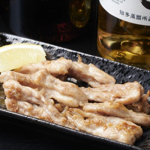 【バターの香りとお肉の旨みが引き出された一皿♪】≪せせりの塩バター焼き≫700円(税込)～
