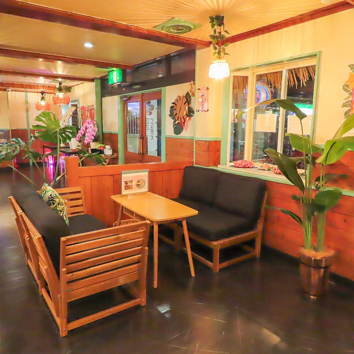 ハワイのようなゆったりとした時間の流れるお店♪お気軽にどうぞ