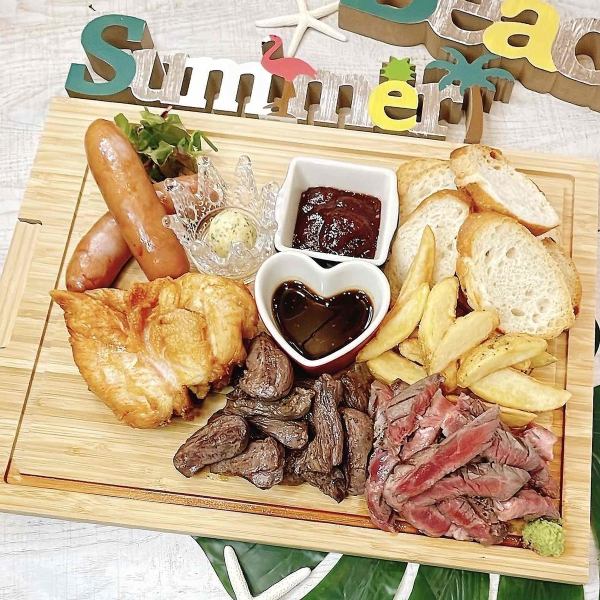 【ハワイを感じられるおつまみが勢ぞろい！】ディナータイム限定バルプレート/4900円(税込)