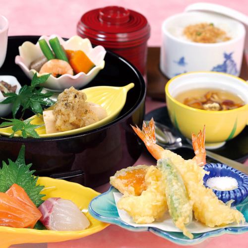 【午餐推荐】午餐菜单为1,518日元（含税）～3,300日元（含税）。