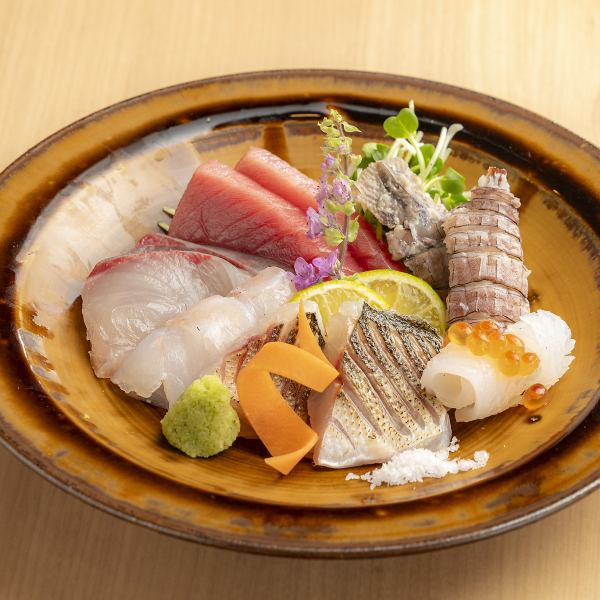 ≪上質で新鮮な旬の魚を贅沢に使用☆仕入れ状況により内容が変更！≫ 刺し盛り ￥1,980（税込）～