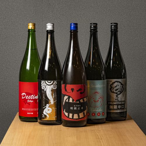 ≪約30種類ずつ日本酒・焼酎を常備！≫ 焼酎各種 ￥715（税込）～・日本酒各種 ￥880（税込）～