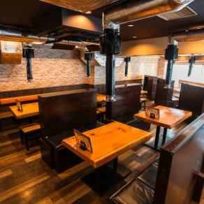 4名掛けテーブル席×9卓