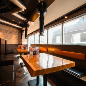 4名掛けテーブル席×9卓