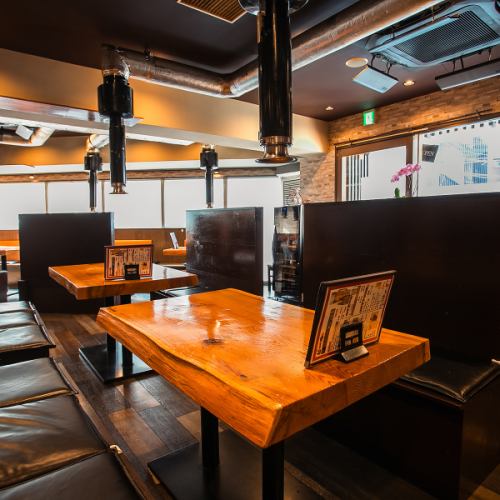 4名掛けテーブル席×9卓