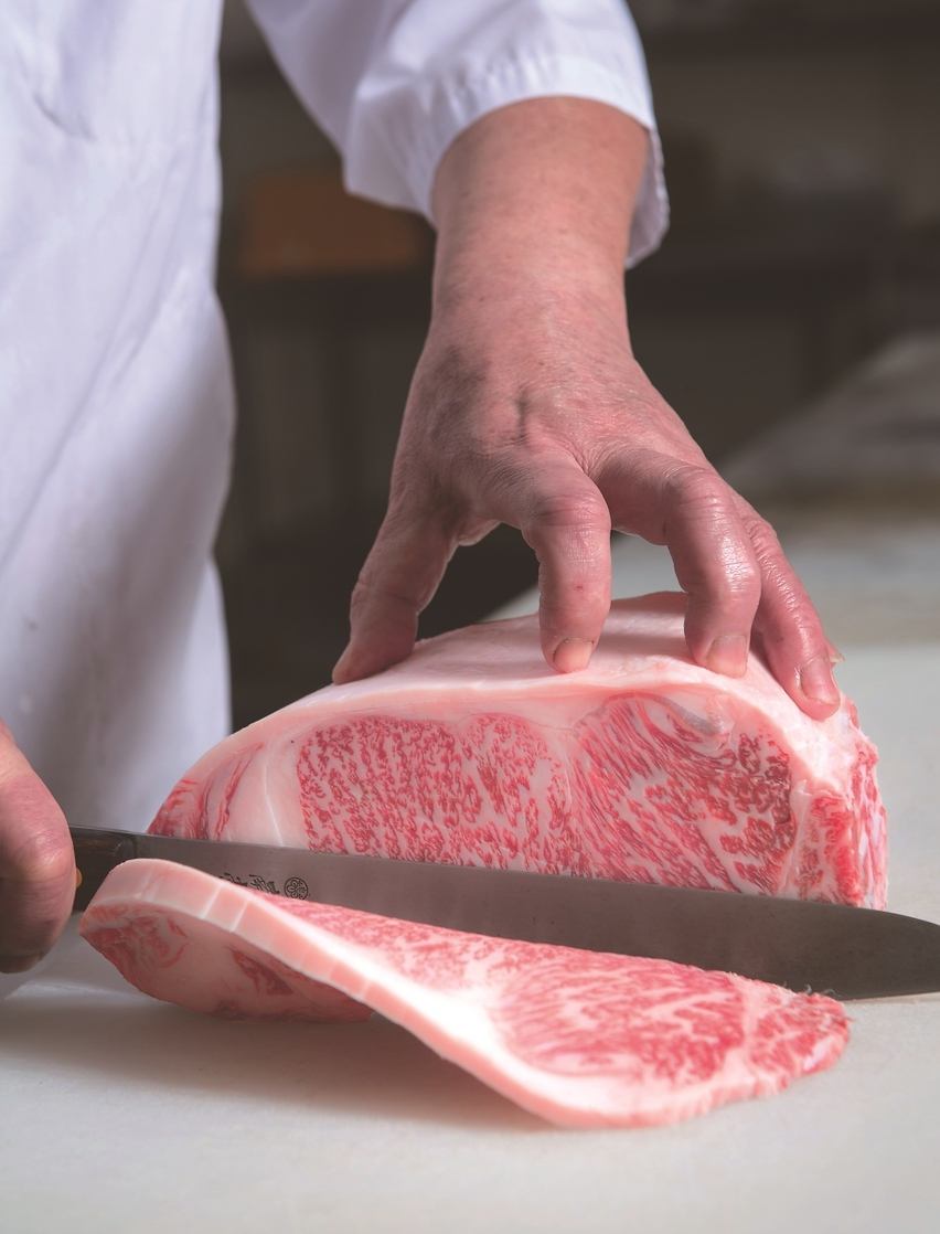 【超過120年歷史】在了解肉類一切的直營肉店享受奢華體驗...