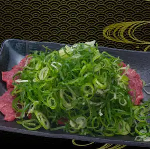 牛舌(配蔥花和鹽)