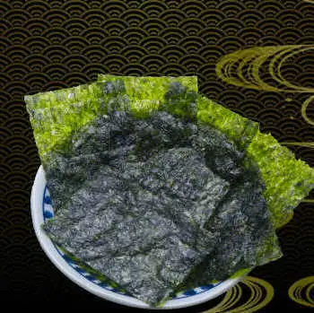 韓國海苔 / 毛豆 / 醃黃瓜 / 巴里基(一種小吃) / 芥末章魚 / 洋蔥片 / 韓式涼豆腐 / 日式小吃
