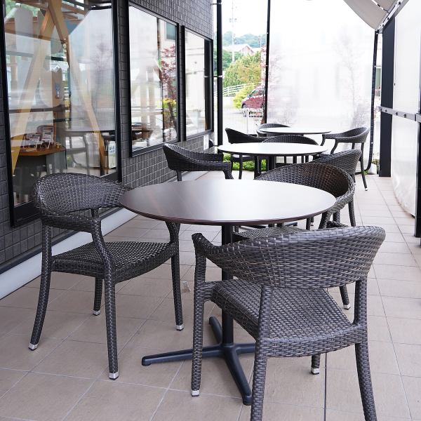 Dogs are welcome on the terrace seats with 3 tables.Of course, not only dogs and cats, but also as an open cafe while feeling a comfortable breeze.