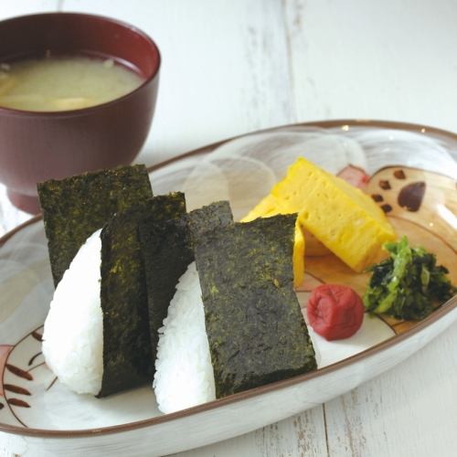 以嚴選食材製成的「飯糰盤」