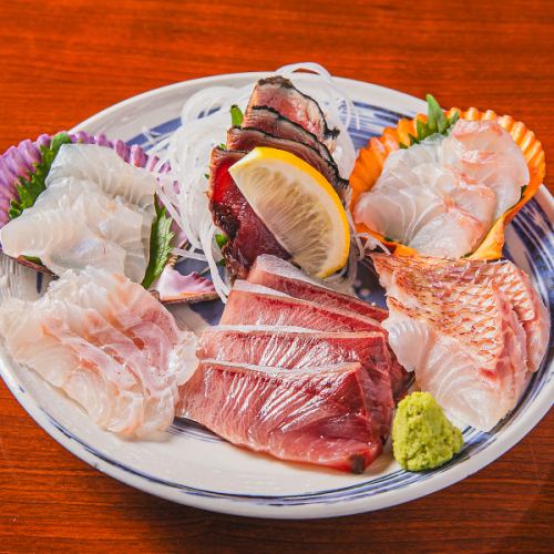 【お刺身盛り合わせ】※仕入れによって内容が変わります