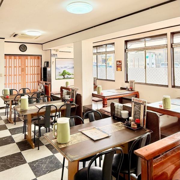 ≪お席情報≫座敷6名席×6、テーブル4名席×3、8名席×1を完備。少人数の食事会から大人数の宴会まで対応可能！ゆったり座れる座敷やテーブル席で、幅広いシーンに合わせてお楽しみいただけます。