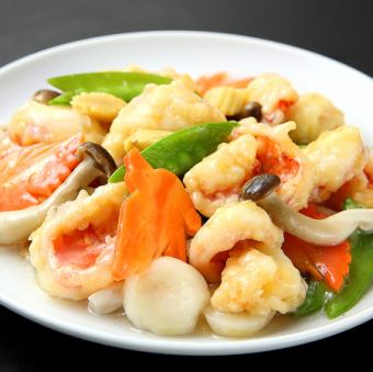 Stir-fried large shrimp and seasonal vegetables / stir-fried three kinds of seafood