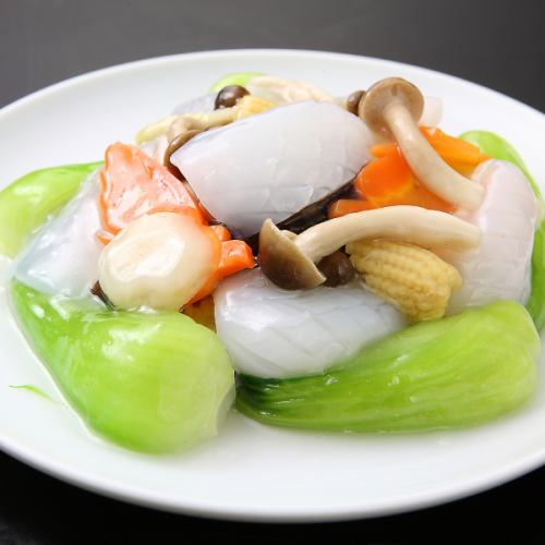 Stir-fried seasonal vegetables and squid