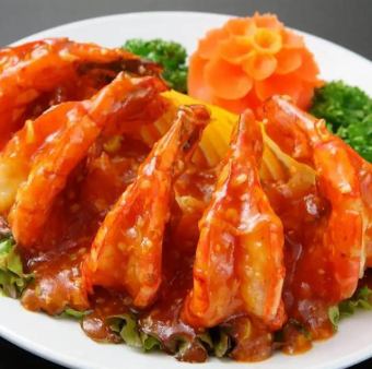 껍질이 붙은 차 새우 칠리 소스 볶음 / 새우 칠리 소스 볶음