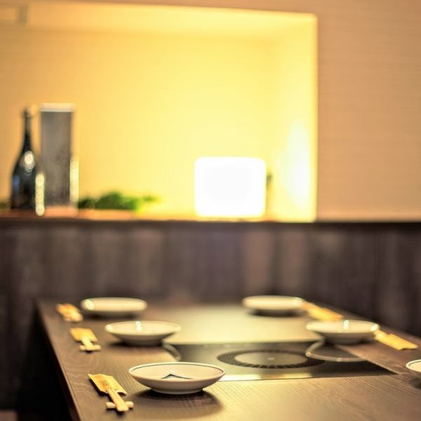 차분한 일본식 공간은 식사 모임, 접대, 회식에 딱입니다.주위에 스스럼없이 편히 쉬어받을 소규모 개인 실은 인기 때문에 서둘러 예약을!