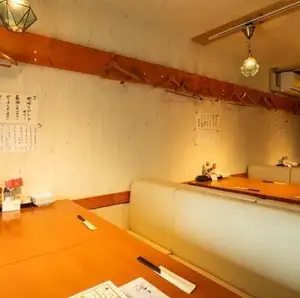 6名様掛けの広めのソファ席を全3卓ご用意。