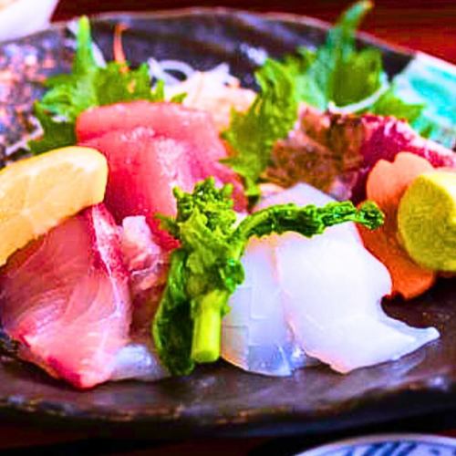 Three kinds of raw fish sashimi