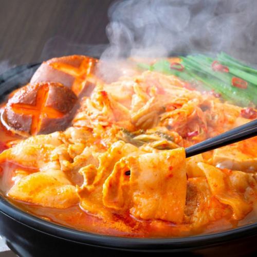 [Our proudly authentic dashi!] Delicious spicy hot pot