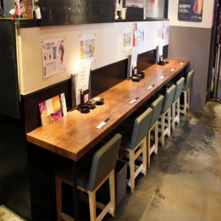 カウンター席。10名様まで座れます