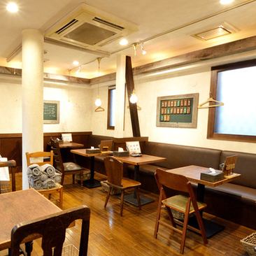 The table seats that can be used by 2 people are unified with a special interior! You can taste Sapporo soup curry ☆ There is no doubt that girls talk will be exciting with the scent of spices and a calm atmosphere as well as lunch! ♪