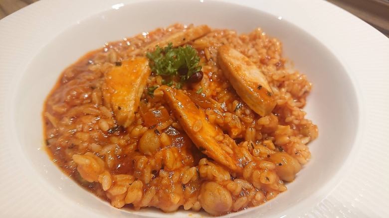 Tomato risotto with salad chicken and mixed beans