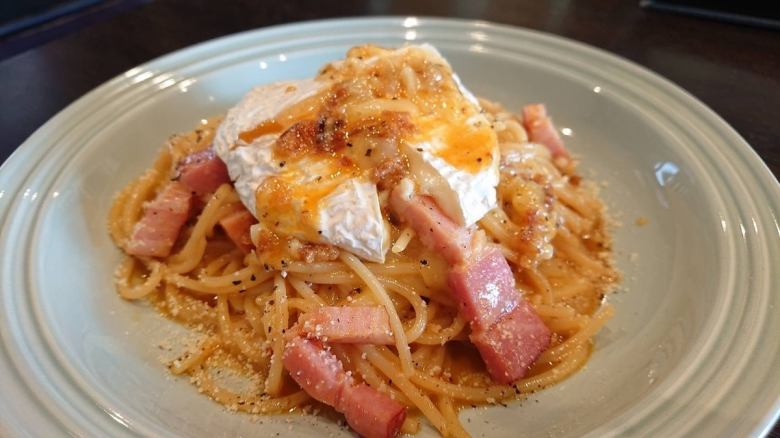 Carbonara Topped with Exquisite Camembert