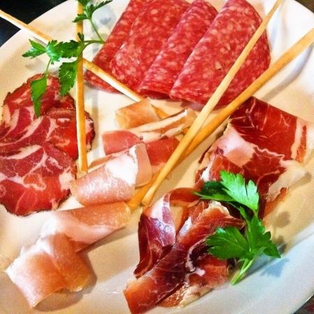 Assorted imported ham M size (4 pieces each)