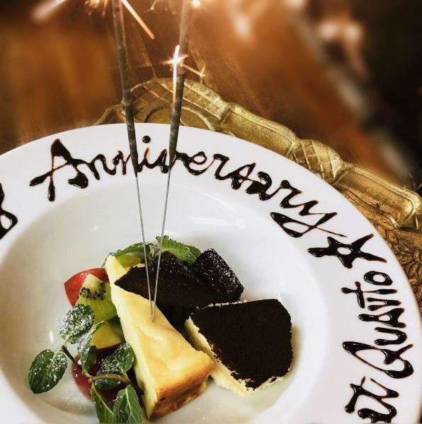 We can help you surprise your loved ones on birthdays and anniversaries! We also offer dessert plates with messages. Feel free to contact us for more information.